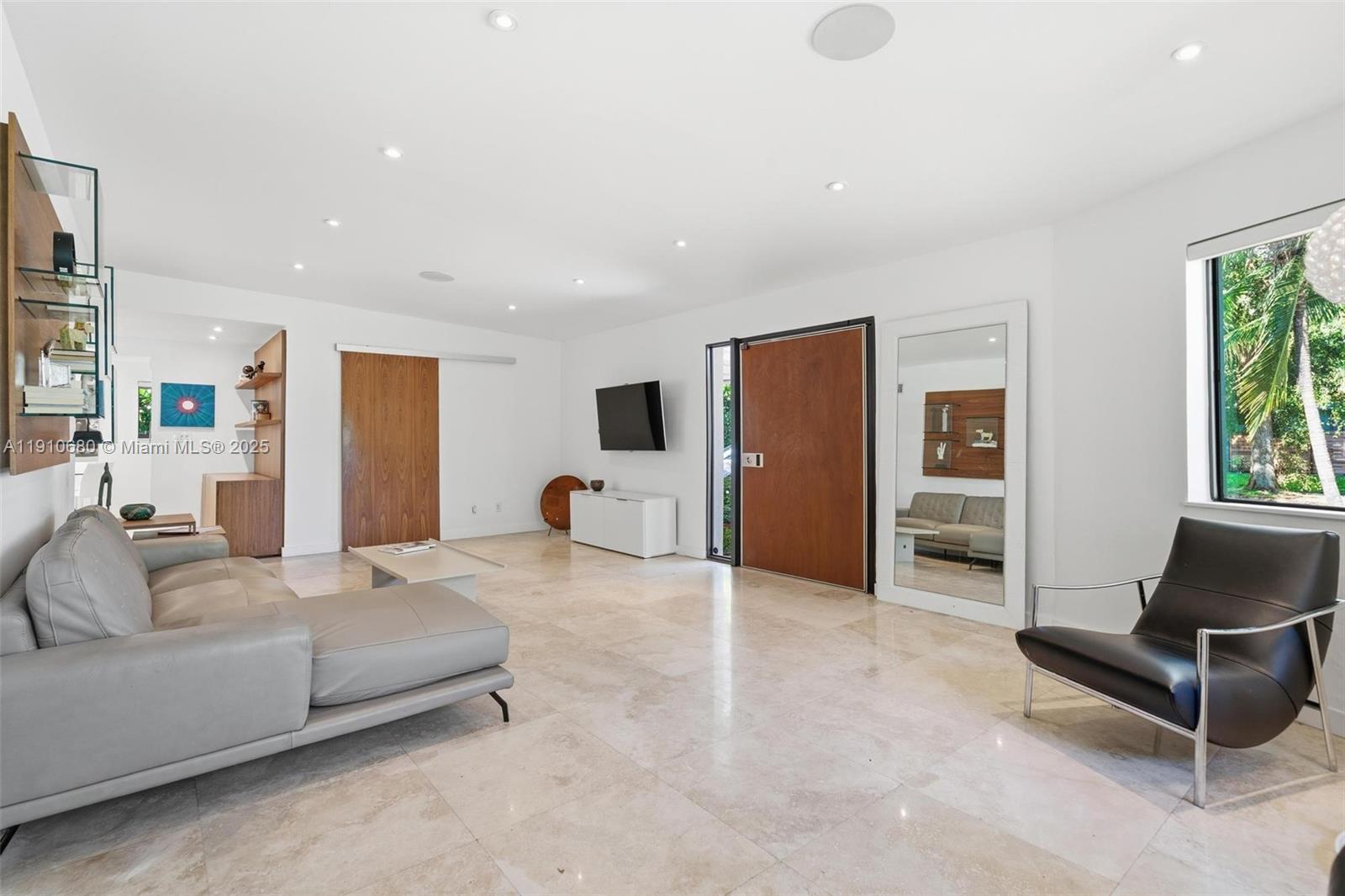 SKY LAKE - Residential Lease