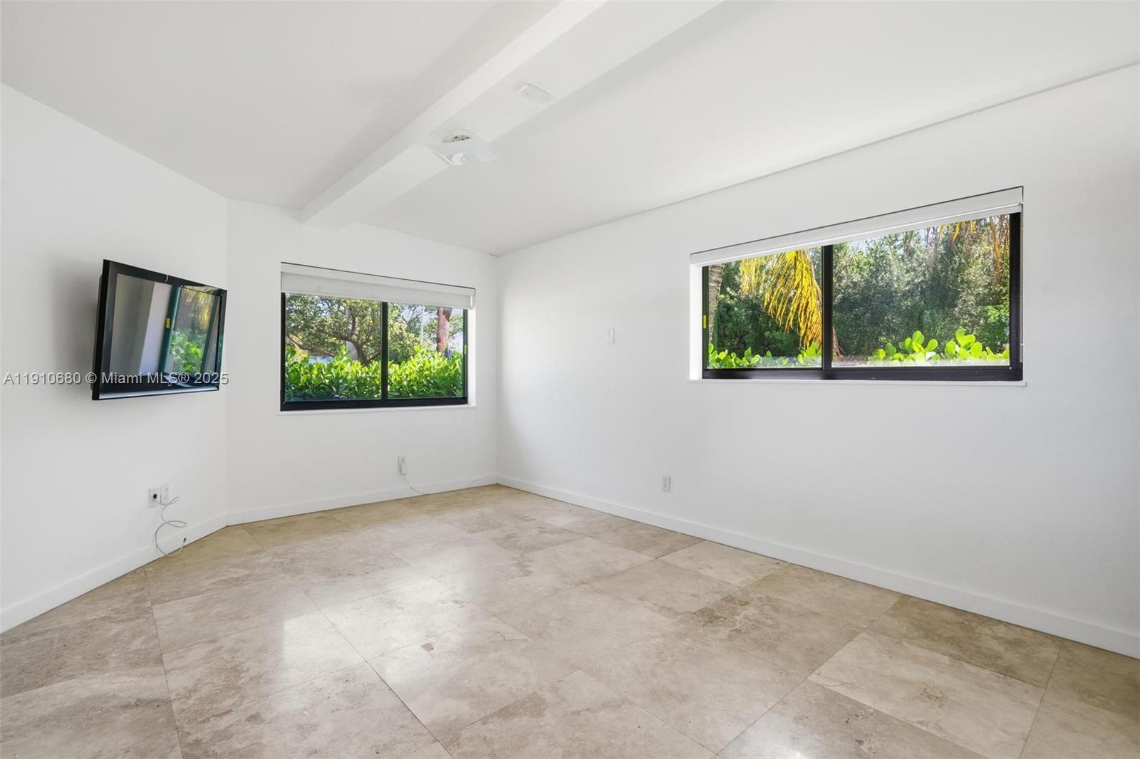 SKY LAKE - Residential Lease