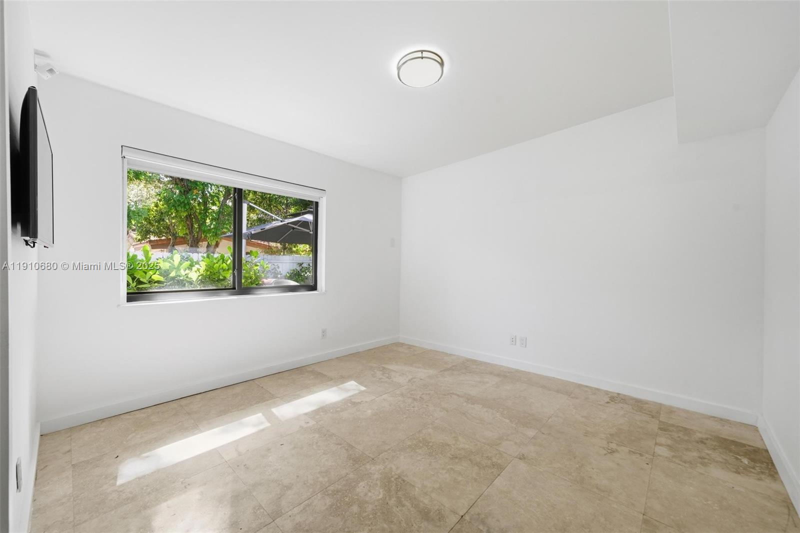 SKY LAKE - Residential Lease