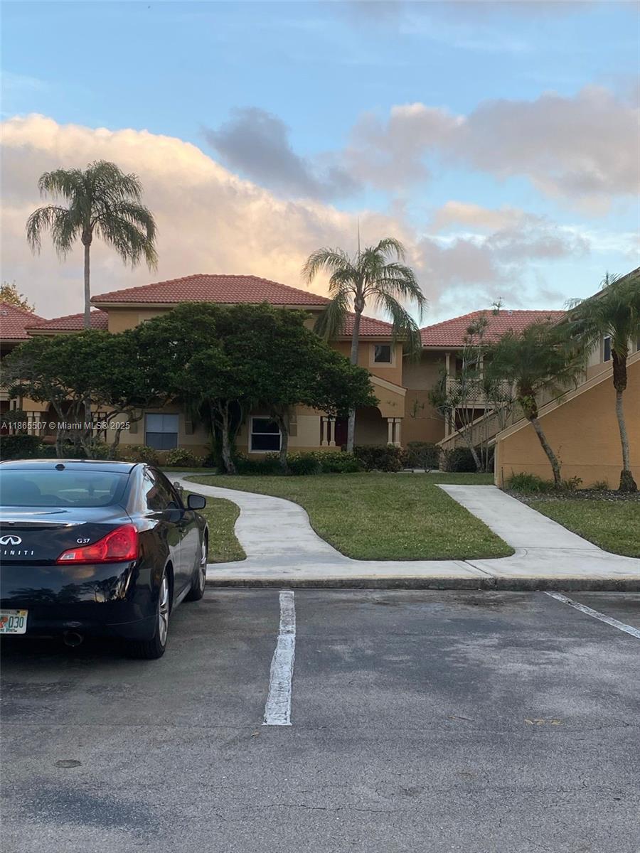 Gorgeous private patio. Home is move in ready October 1st . Great community pool, clubhouse and work out facility. Home is minutes away from Palm Beach Outlets, Shopping, West Palm Beach, Palm Beach, I-95 & the Turnpike. This is a must see.
Association requires a 620 credit