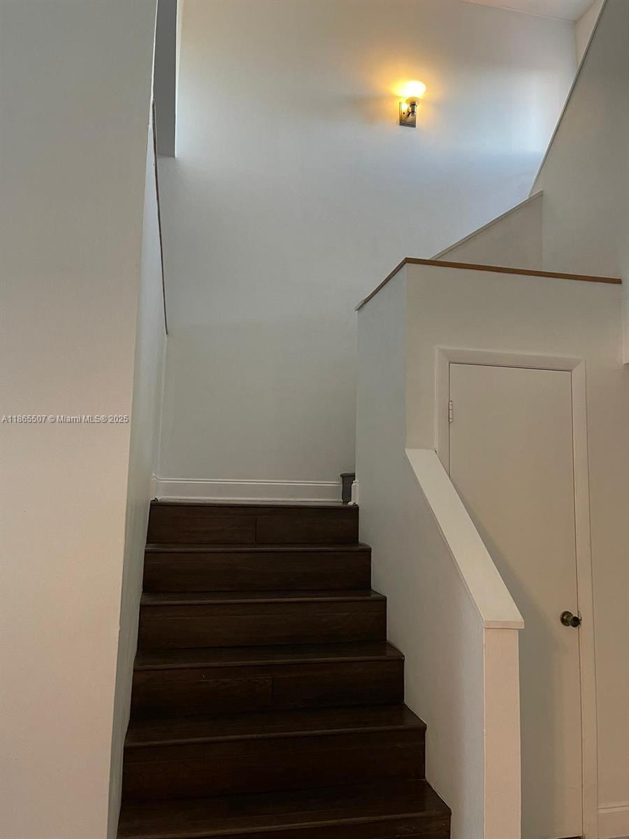 PALM LAKE CONDO - Residential Lease