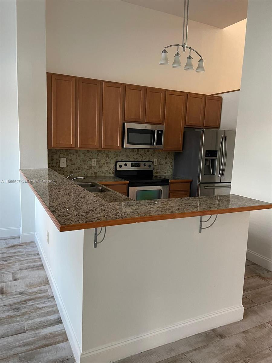 PALM LAKE CONDO - Residential Lease