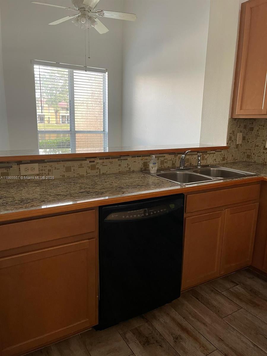 PALM LAKE CONDO - Residential Lease
