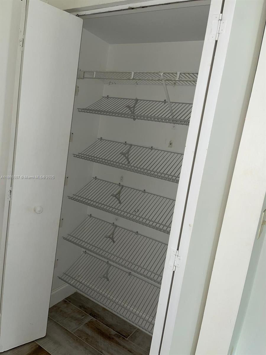 PALM LAKE CONDO - Residential Lease