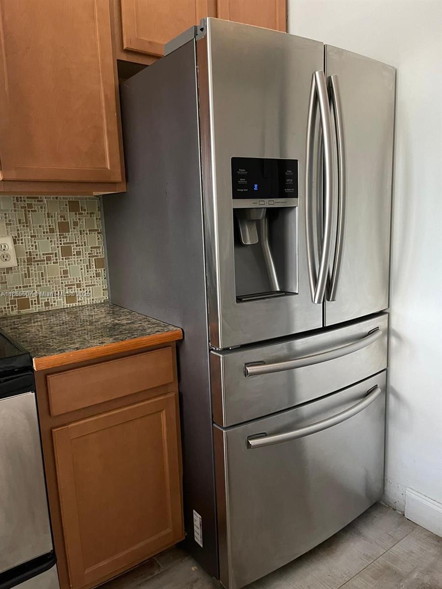 PALM LAKE CONDO - Residential Lease