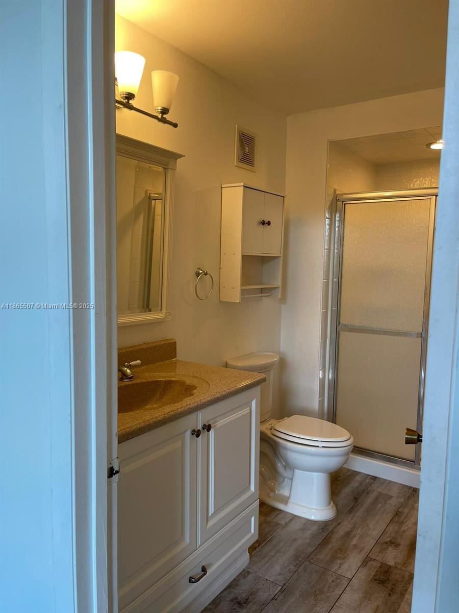 PALM LAKE CONDO - Residential Lease