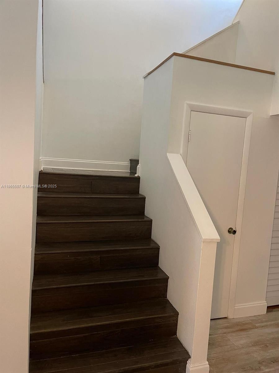 PALM LAKE CONDO - Residential Lease