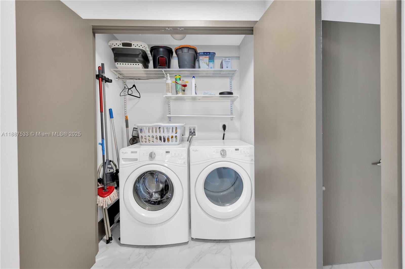 MARINA PALMS RESIDENCES - Residential