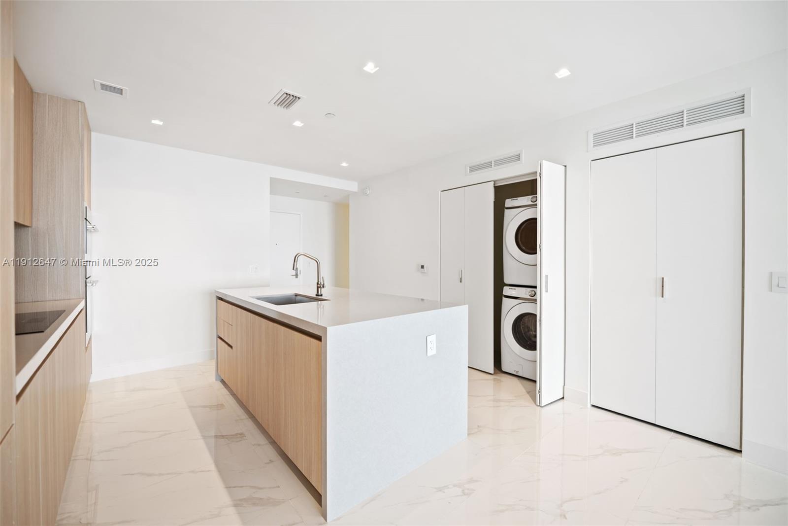 ARIA RESERVE SOUTH - Residential Lease