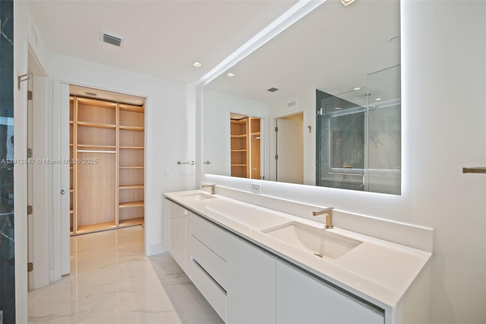 ARIA RESERVE SOUTH - Residential Lease