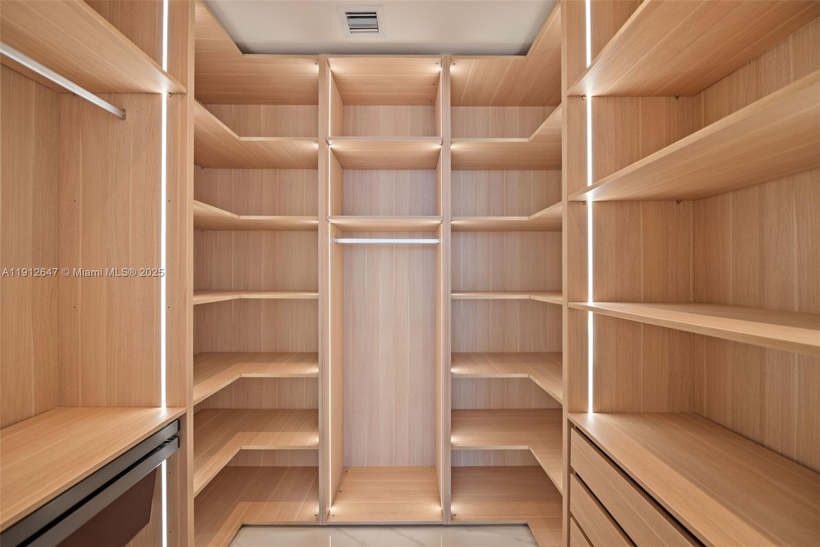 ARIA RESERVE SOUTH - Residential Lease