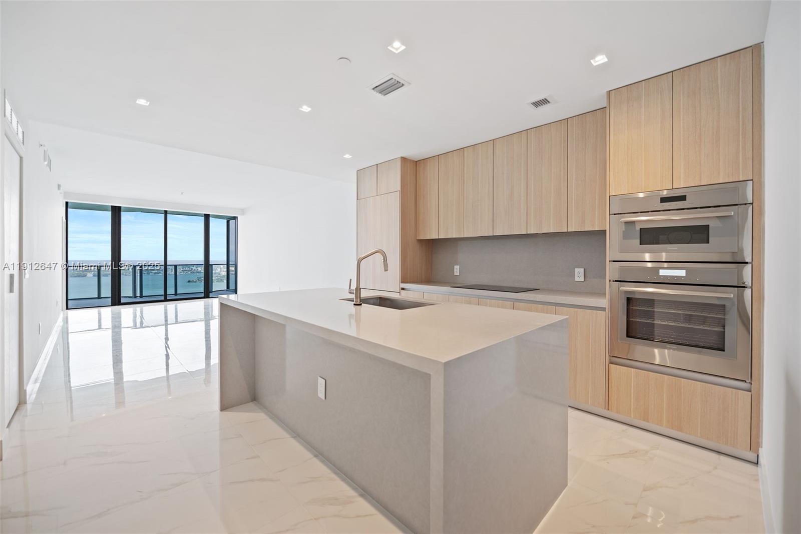 ARIA RESERVE SOUTH - Residential Lease