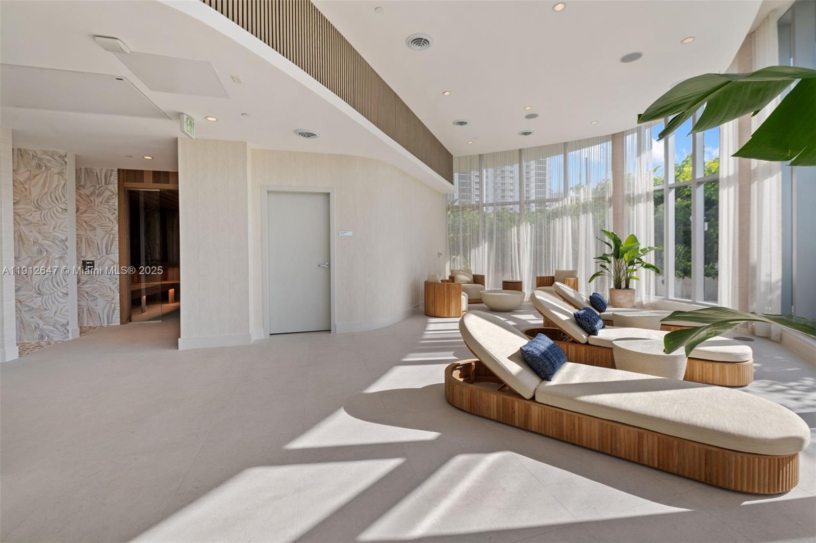 ARIA RESERVE SOUTH - Residential Lease