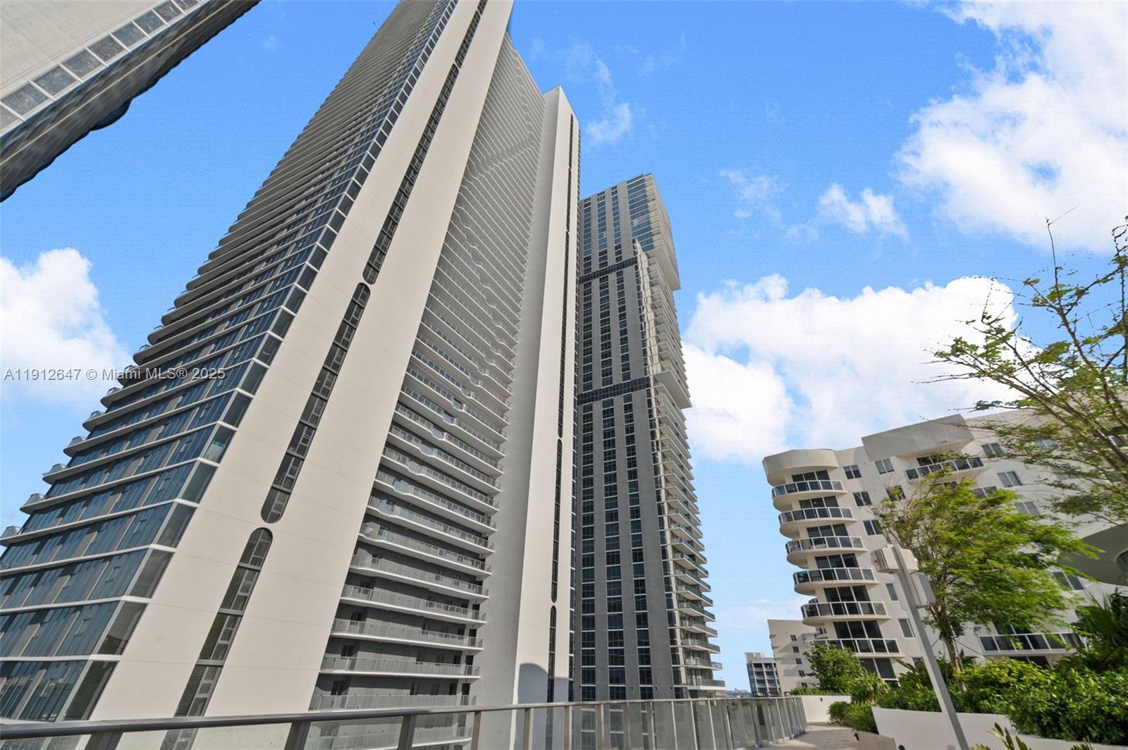 ARIA RESERVE SOUTH - Residential Lease