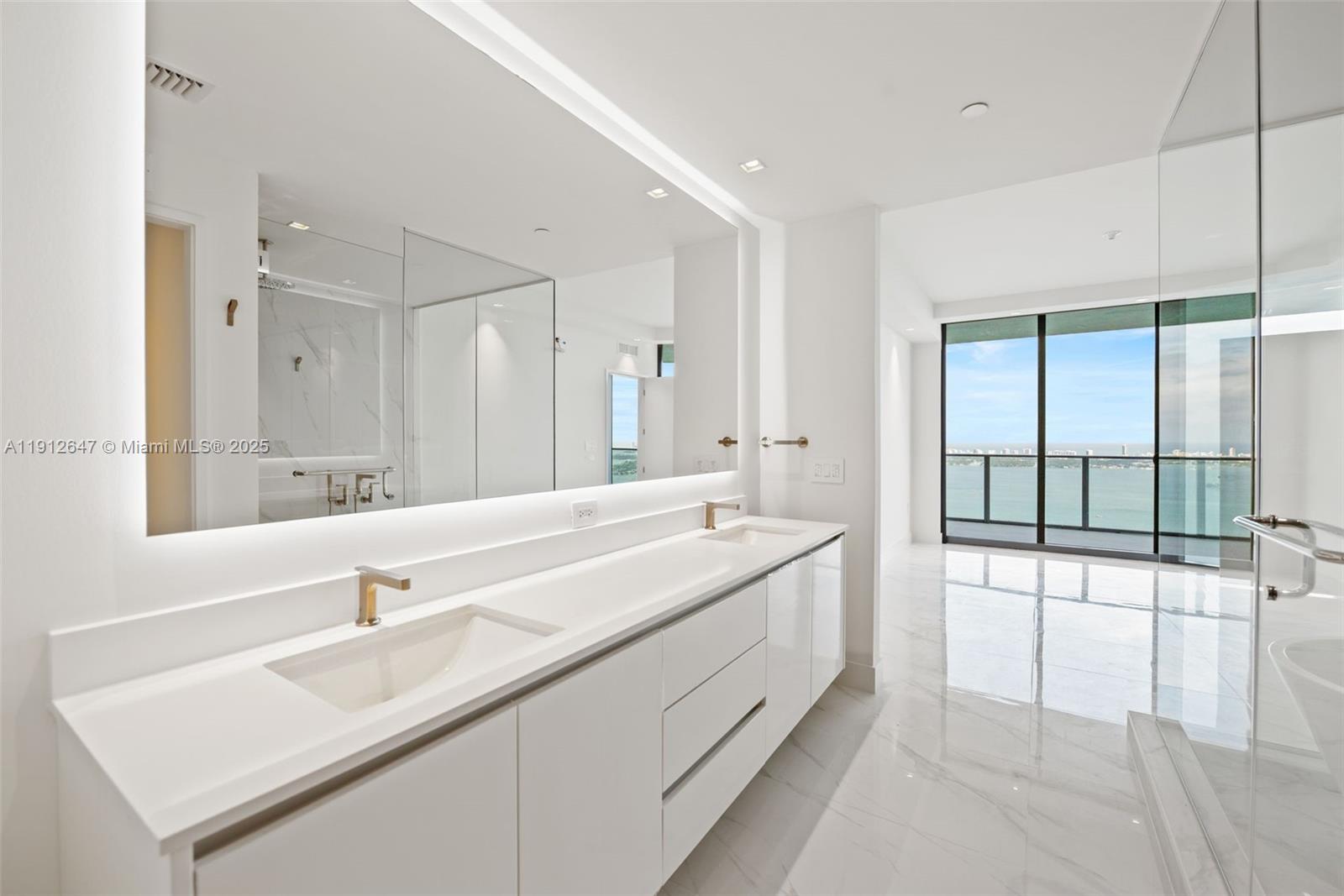 ARIA RESERVE SOUTH - Residential Lease