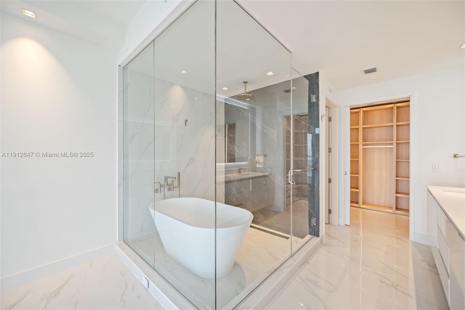 ARIA RESERVE SOUTH - Residential Lease