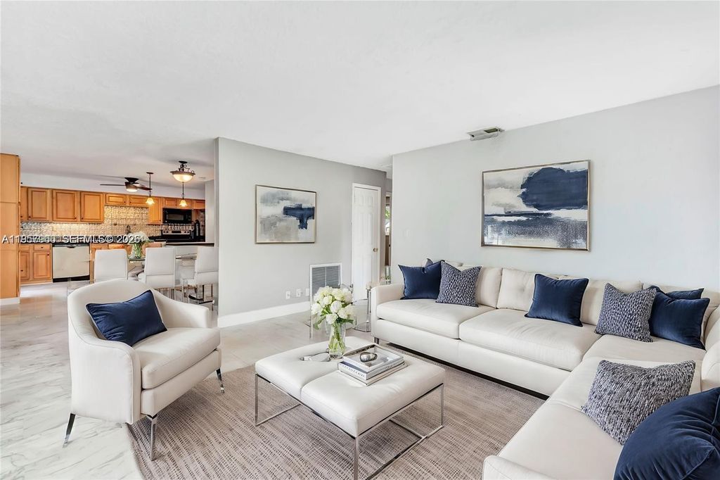 Photo of 735 NE 38th St, Oakland Park, FL 33334 (MLS # A11957900)