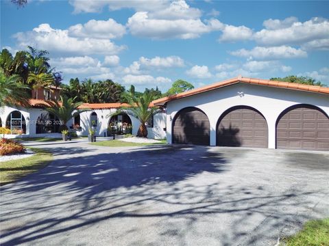 Photo of 7925 SW 124th St, Pinecrest, FL 33156 (MLS # A11985708)