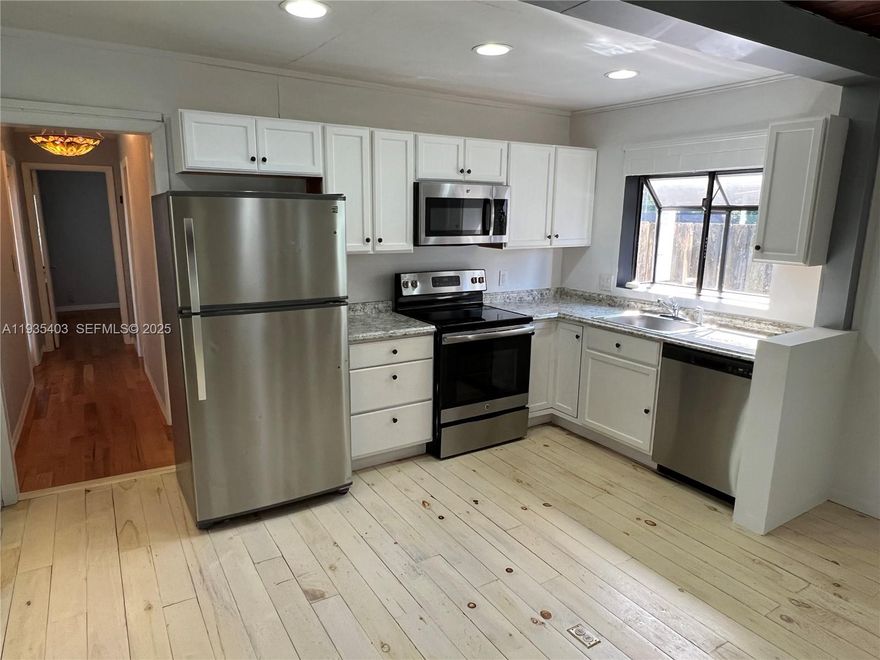 Presenting this cozy single family home for rent in beautiful Tarpon River. This home features 2 bedroom, 1 bathroom with updated appliances and a vast backyard. It is located walking distance to Las Olas, Riverwalk, Downtown Fort Lauderdale, shops and restaurants. It is also located less than 5 minutes to the Fort Lauderdale Airport.