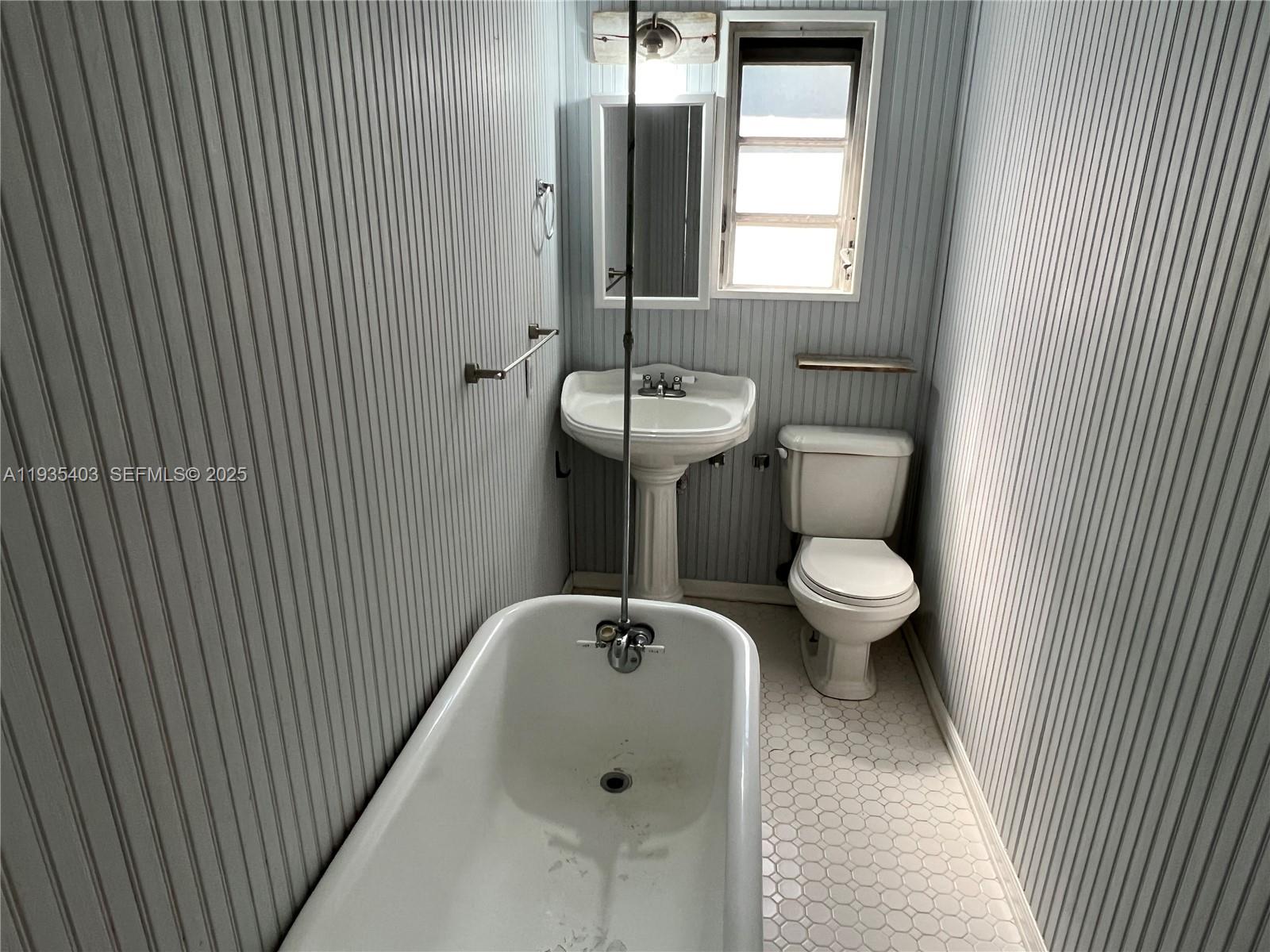 LAUDERDALE - Residential Lease