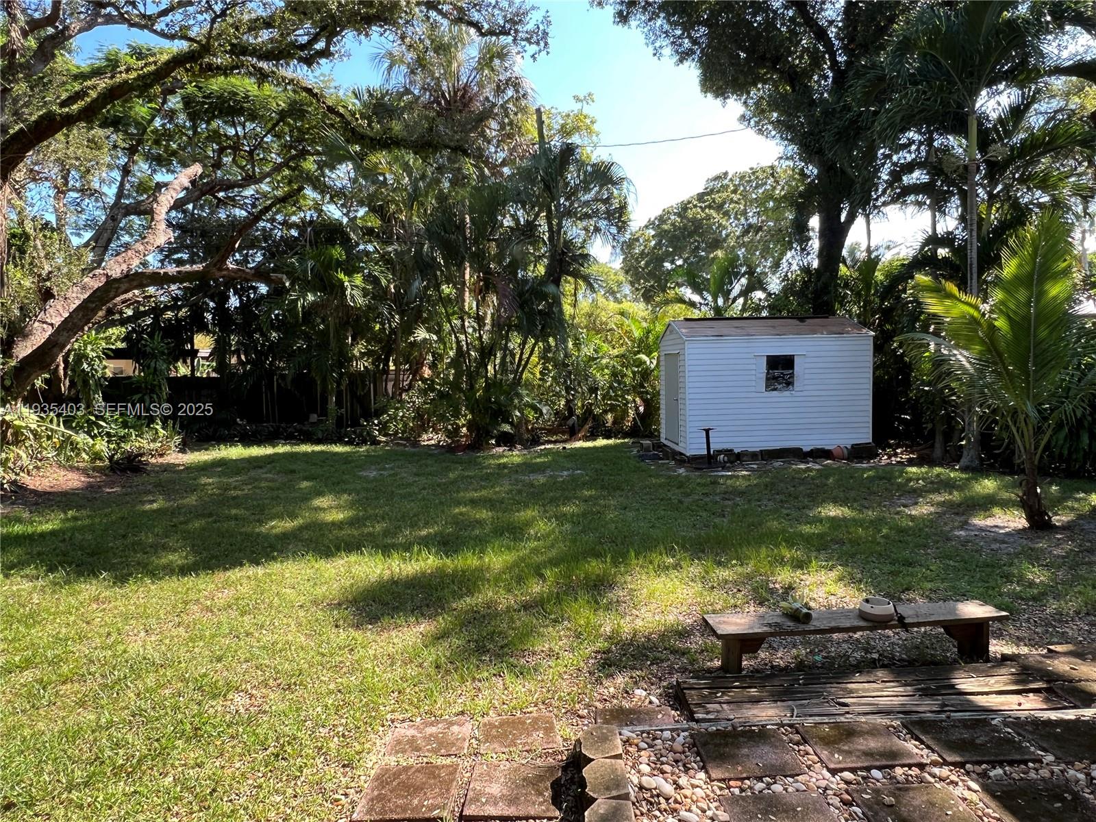 LAUDERDALE - Residential Lease