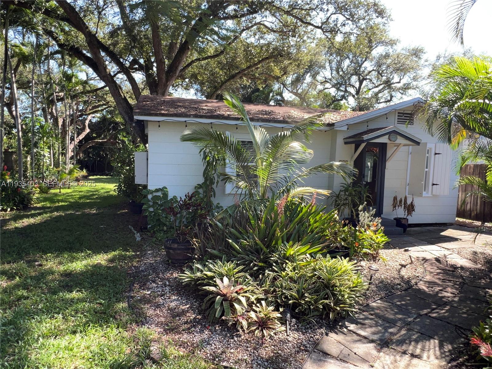 LAUDERDALE - Residential Lease