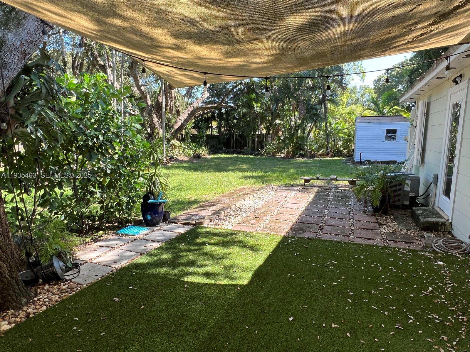 LAUDERDALE - Residential Lease