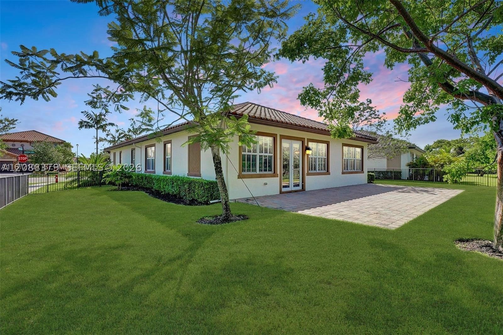 10398 Waterside Ct