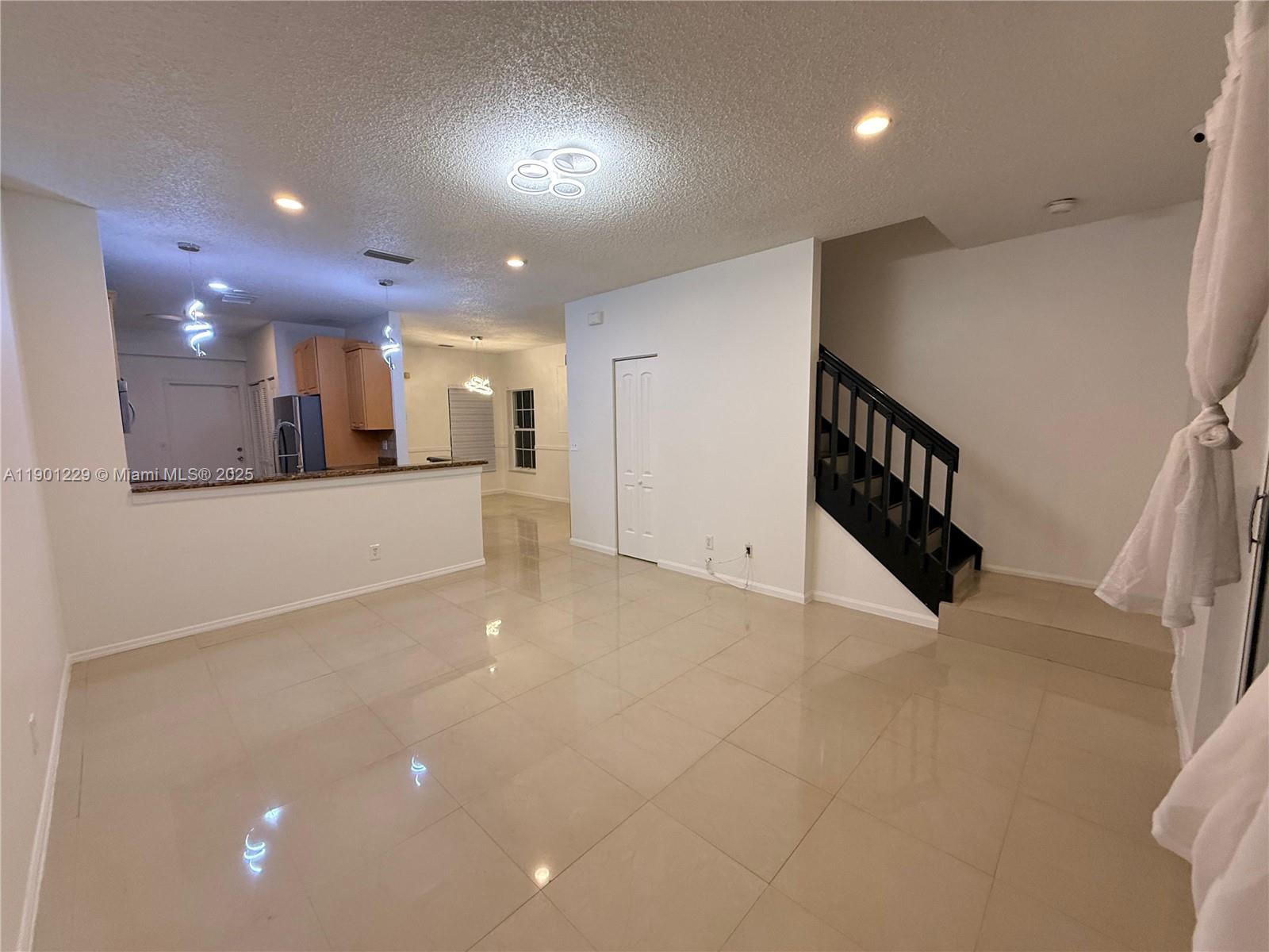 SILVER LAKES PHASE III - Residential Lease