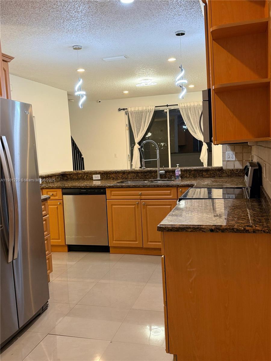 SILVER LAKES PHASE III - Residential Lease