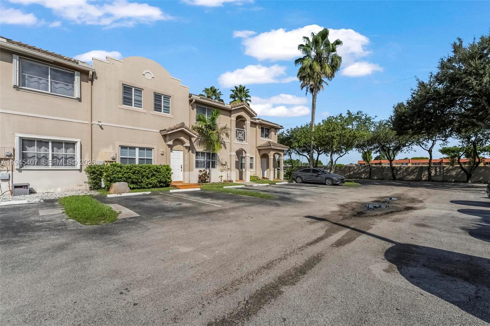 PASEOS AT MIAMI LAKES - Residential