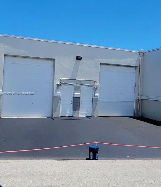 WAREHOUSE FOR LEASE
SqFt 1,000+ each side.
AVAILABLE SqFt +/-2,000
Rounded measurements for each side 20’ front x 50’ deep x 15’ clear ceiling height. Or +40' x 50' x 15'
Street-level loading door 12’ height.
Pedestrian size door.
CBS and Twin-T roof construction.
Solid CBS construction from floor to roof.
Parking.
Car collectors welcome.
NO MECHANIC, NO DEALERSHIP, NO TILES/MARBLE CUTS, NO DUST.
Asking Rent: $22.00 p/SqFt/yr. + NNN: $3.88 p/SqFt/Yr (CAM & Insurance)
Easy access to major highways.
East of I-95 in the heart of the Old Pompano beautification process and the POMP that is attracting new residents, consumers and the like.
South of Atlantic Blvd. adjacent to S. Cypress Rd & S Dixie Hwy.