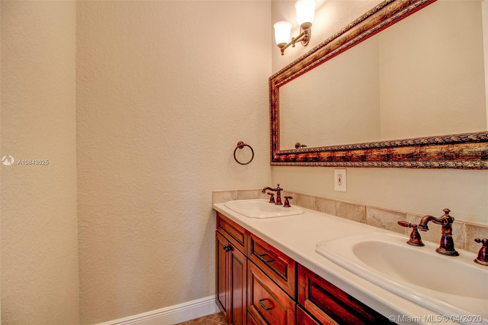 6TH ADDN TO ROYAL OAKS - Residential