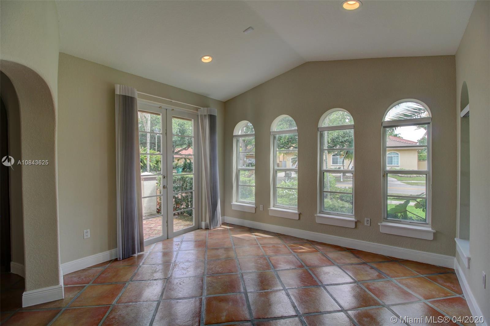 6TH ADDN TO ROYAL OAKS - Residential