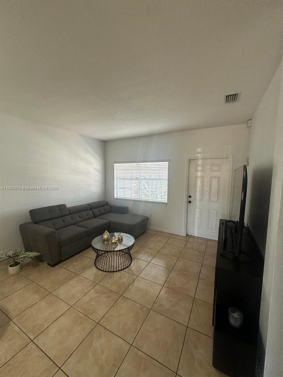10922 SW 181st Ter, Miami, FL, 33157/$449,999 1 10922 SW 181st Ter
