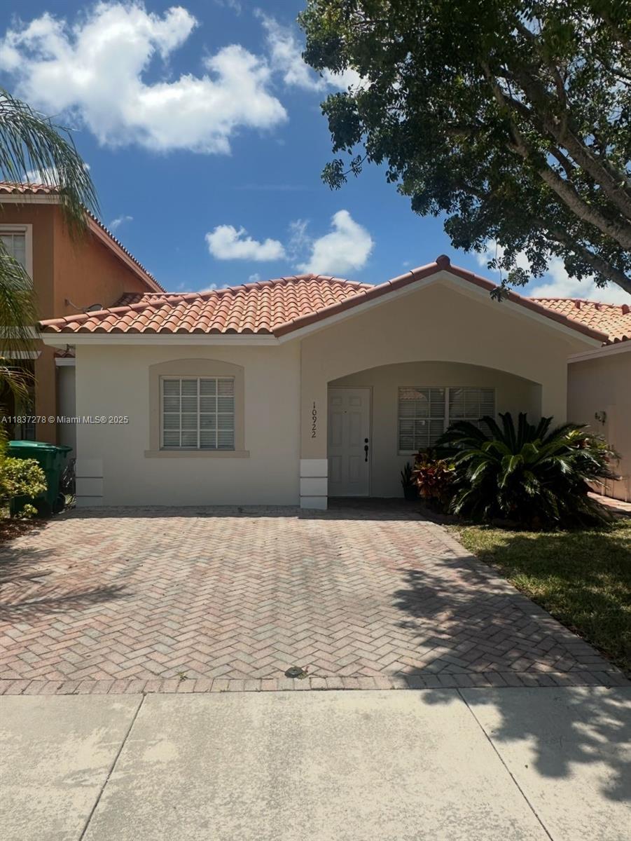 This is a very spacious 3 bedroom 2 bath townhome (lot and block) with lots of nature light and tile throughout the home. It includes washer and dryer and kitchen appliances. It has a renovated kitchen, the AC and water heater is only 1 year old. It has a very spacious fenced in patio with an aluminum roof and large shed. The community is gated and it has a pool, kids park, basketball courts and onsite security guards. This property has access through the backyard to get to these common areas. Very low HOA fee monthly.
Location of this property is right off the turnpike, near US1 and Palmetto Bay shops, only 10 minutes from Kendall area