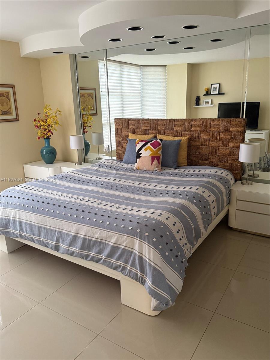 MYSTIC POINTE TOWER 500 C - Residential