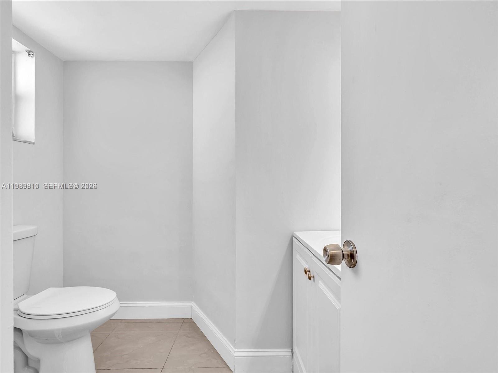 JADE WINDS GROUP - - Residential Lease