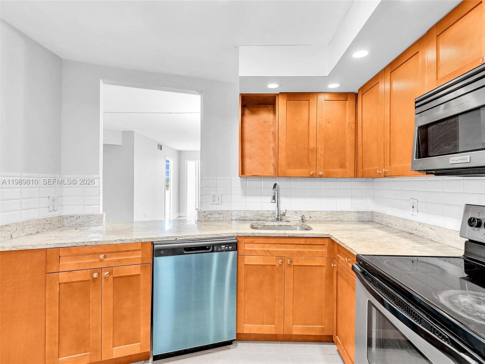 JADE WINDS GROUP - - Residential Lease