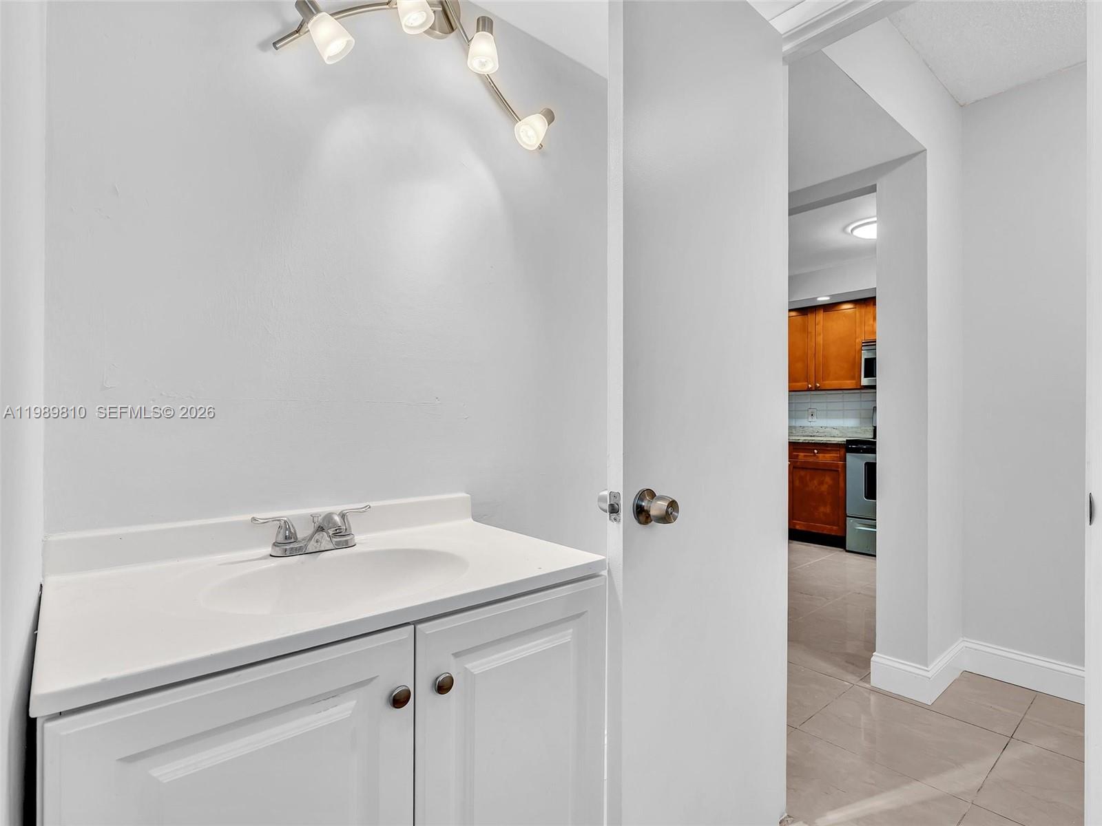 JADE WINDS GROUP - - Residential Lease