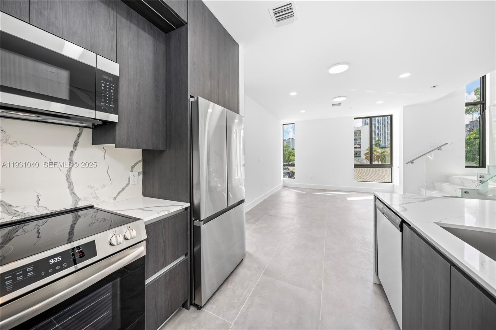 CITY OF MIAMI SOUTH - Residential Lease