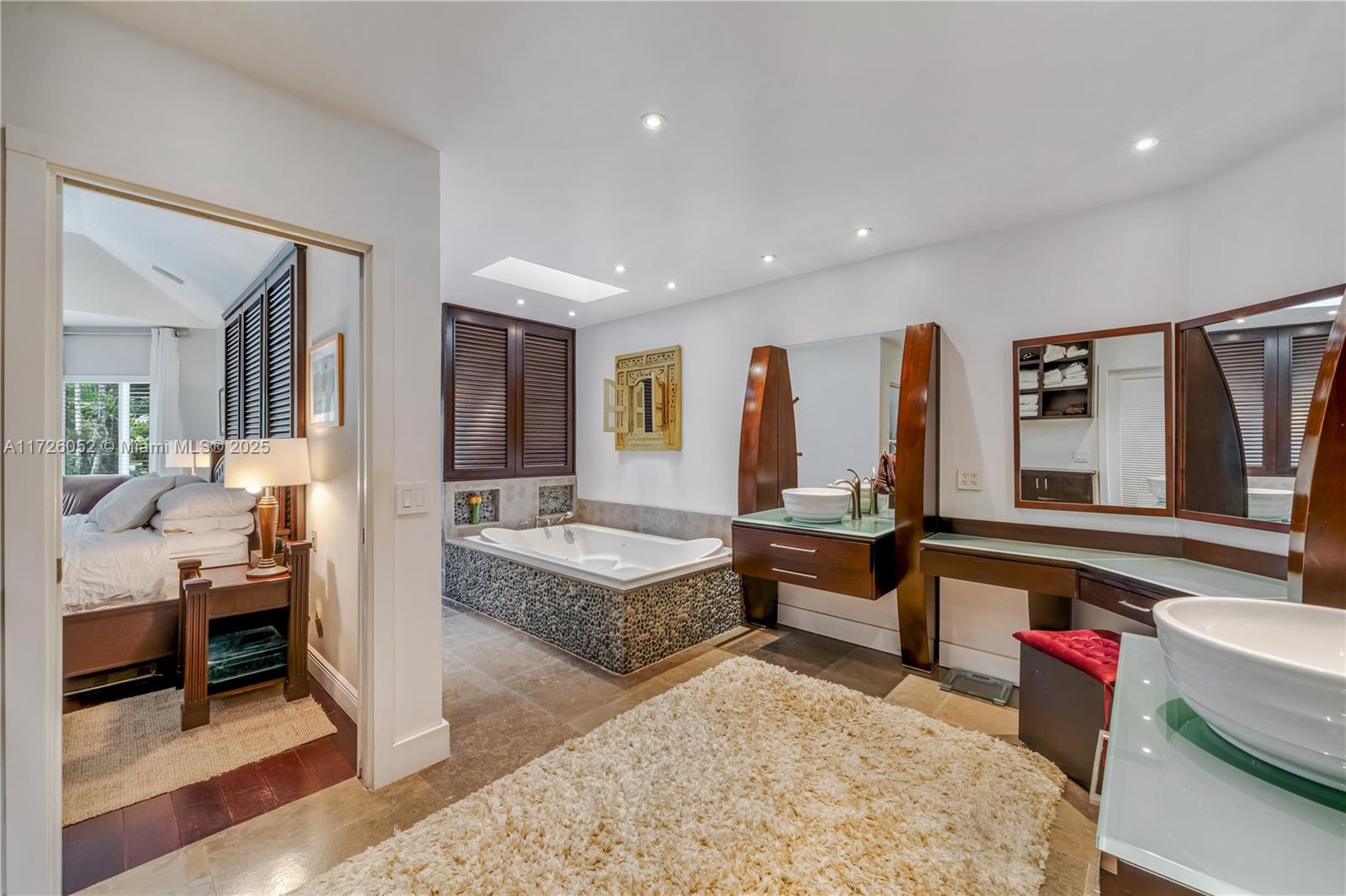 TALL OAKS - Residential