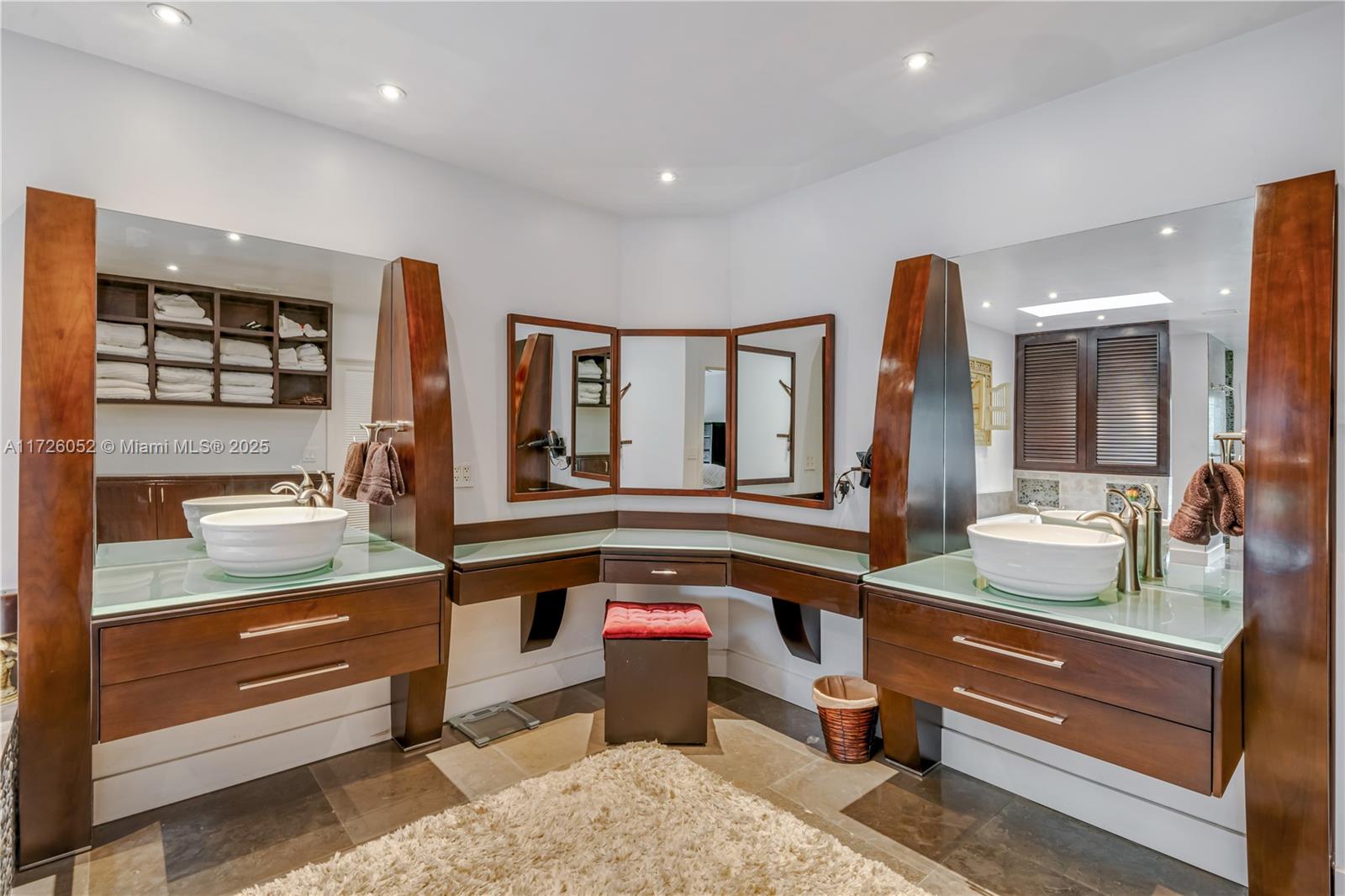 TALL OAKS - Residential