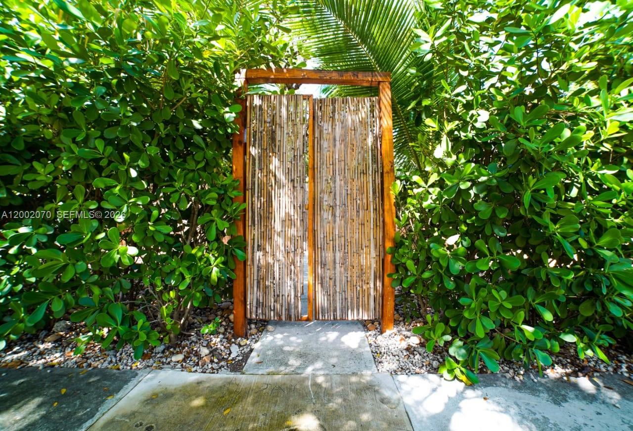 ROCKMOOR VILLA TRACK - Residential Lease