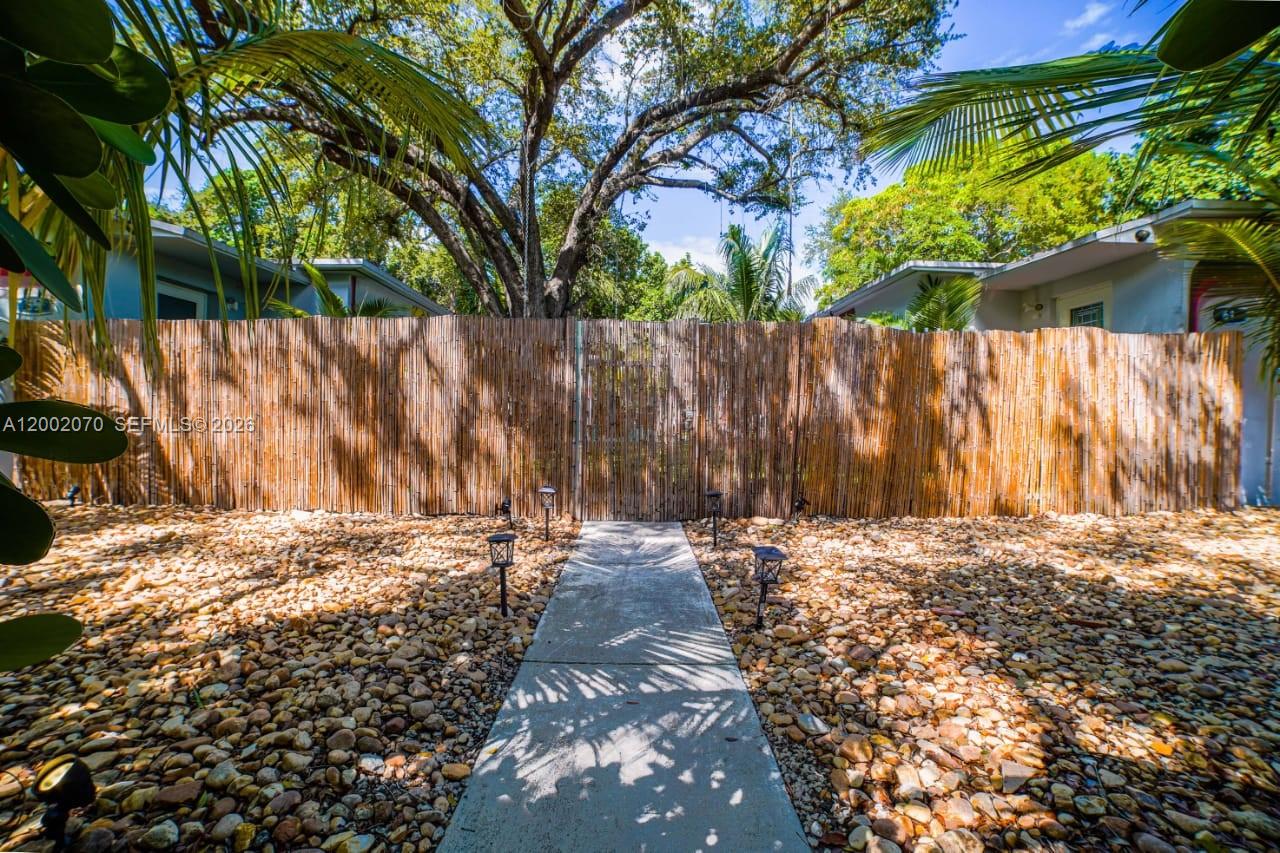 ROCKMOOR VILLA TRACK - Residential Lease