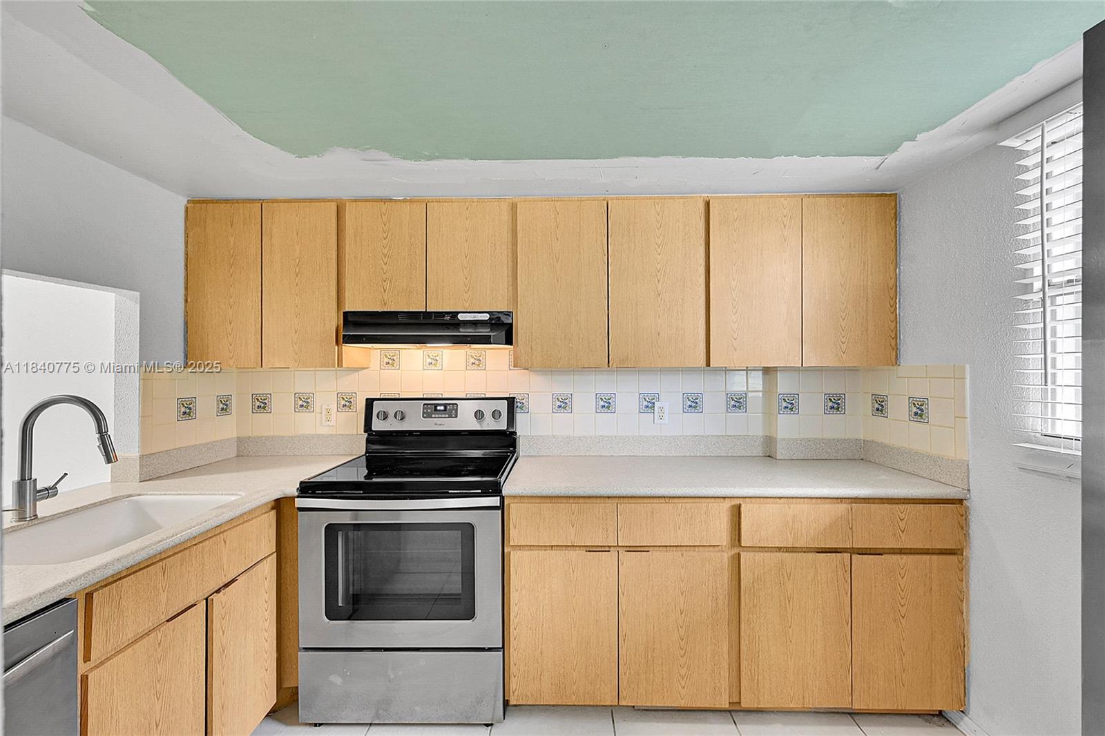 112 S Royal Park Dr 1C