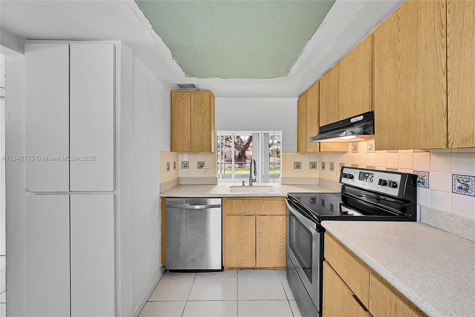 ROYAL PARK CONDO - Residential