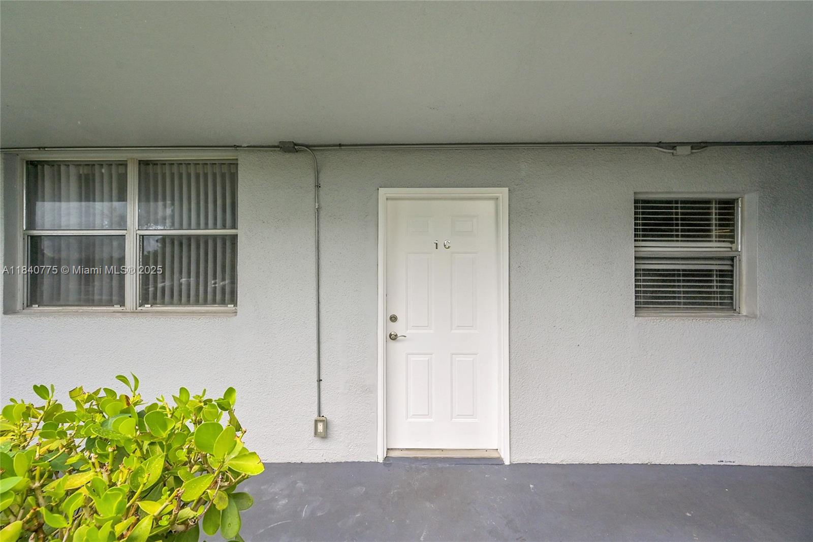 112 S Royal Park Dr 1C