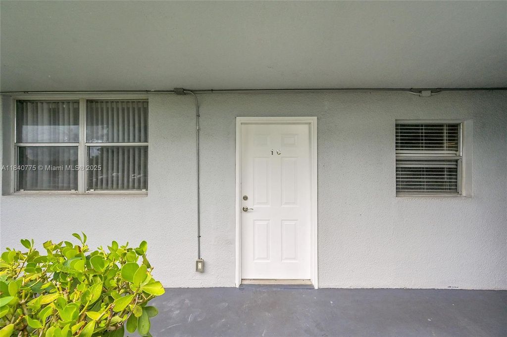 Photo of 112 S Royal Park Dr #1C, Oakland Park, FL 33309 (MLS # A11840775)