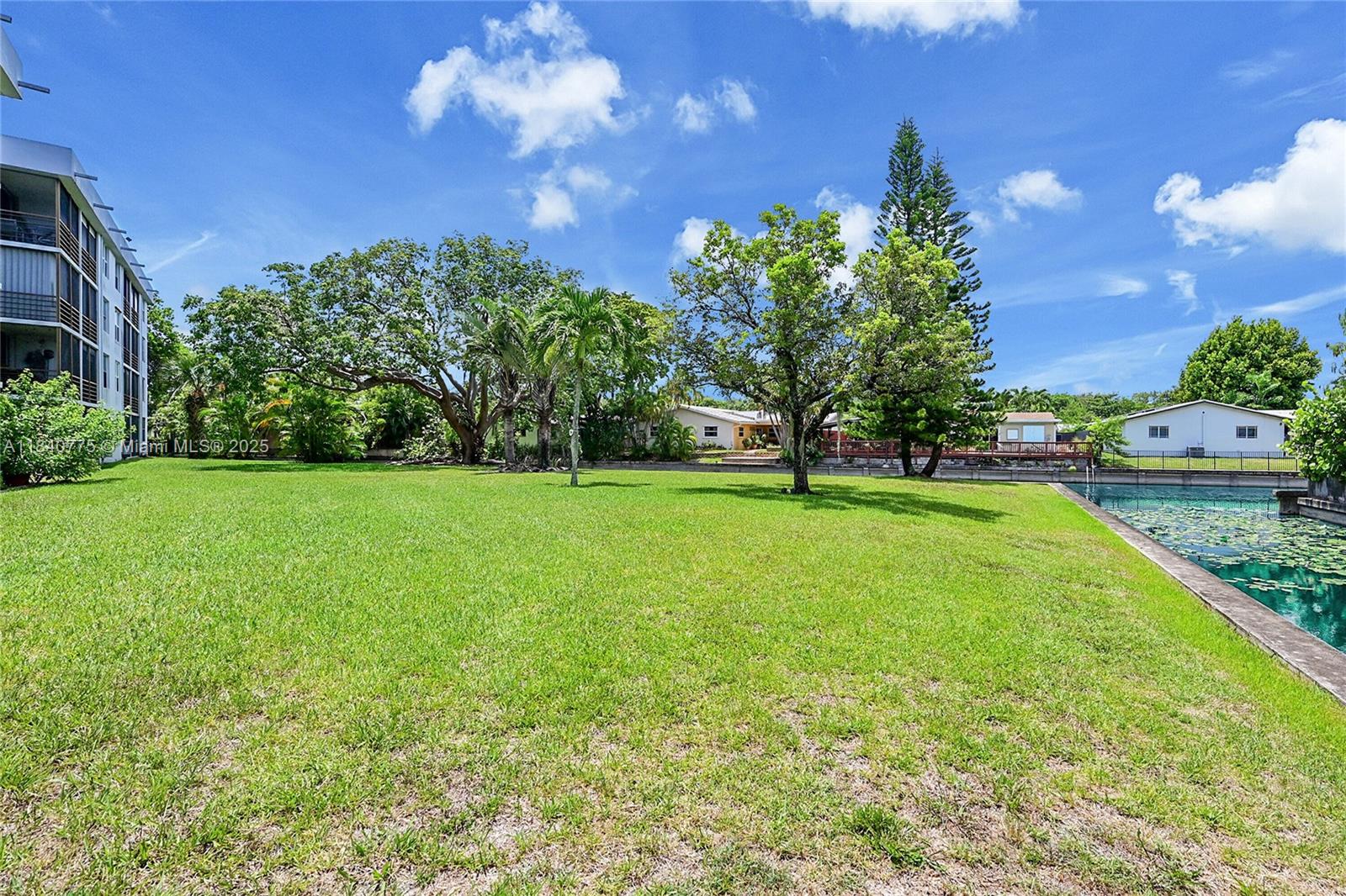 ROYAL PARK CONDO - Residential